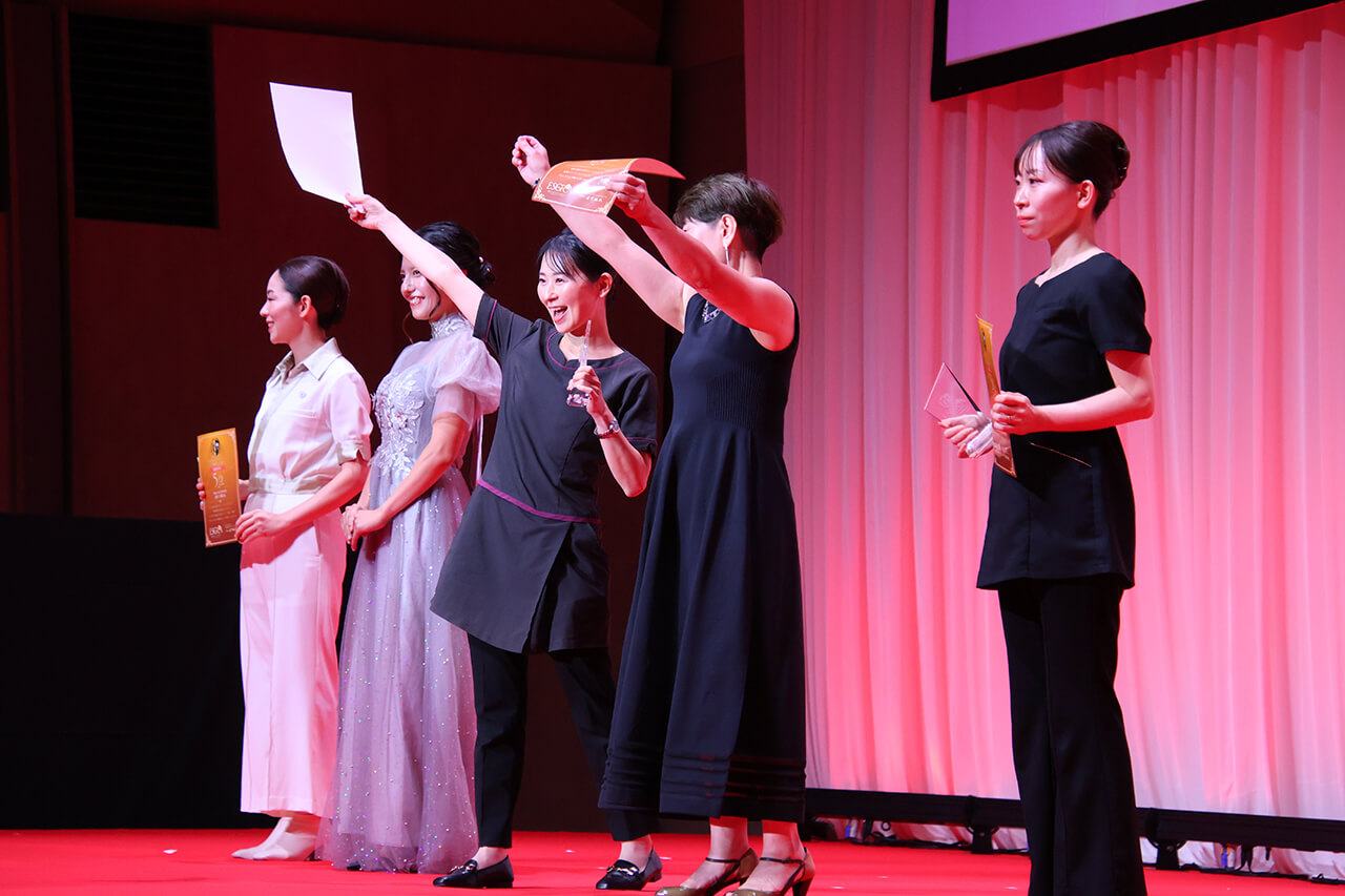 女性モデル 4位受賞 トータルケアサロンAQUA
